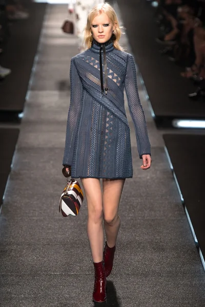 Look 11